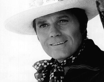 Jack Lord as Steve McGarrett in Hawaii Five-O 1974,  8x10 Print