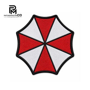 Op de afbeelding: Een geborduurde patch met een achtdelig paraplu-ontwerp met afwisselend rode en witte driehoekige secties. De gehele vorm is omlijnd met een dikke zwarte rand, wat een opvallend, symmetrisch grafisch embleem creëert met strakke lijnen.