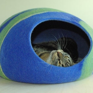 Cat bed/cat cave/cat house/blue felted cat cave