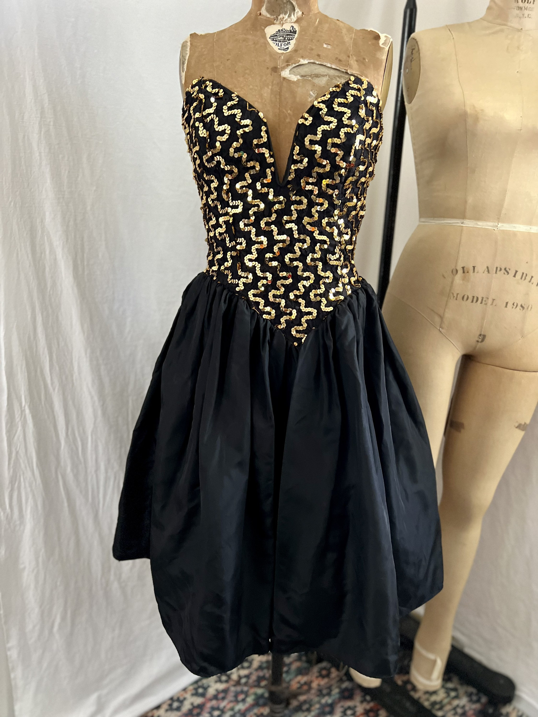 1980s vintage Gunne Sax Jessica McClintock Black and gold sequin gown Sz s