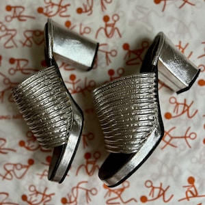 1970s silver disco platform peep toe mules Sz 6