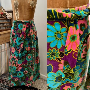 1960s/70s flower print velveteen maxi skirt Sz xs
