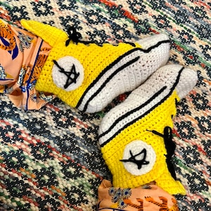 1980s knit yellow converse high top slippers Sz s/m/l