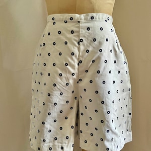1960s Deadstock vintage white and navy flower power cotton shorts Sz s