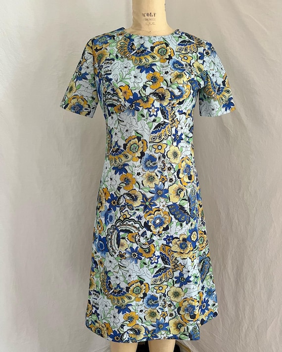 1960s/70s flower and butterfly print shift dress … - image 2