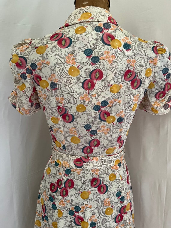 1970s does 40s novelty fruit print dress with mat… - image 3