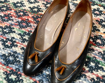 1970s/80s dos tonos borla de tacón bajo bombas Sz 7- 7 1/2