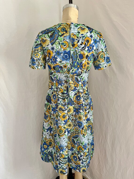 1960s/70s flower and butterfly print shift dress … - image 3