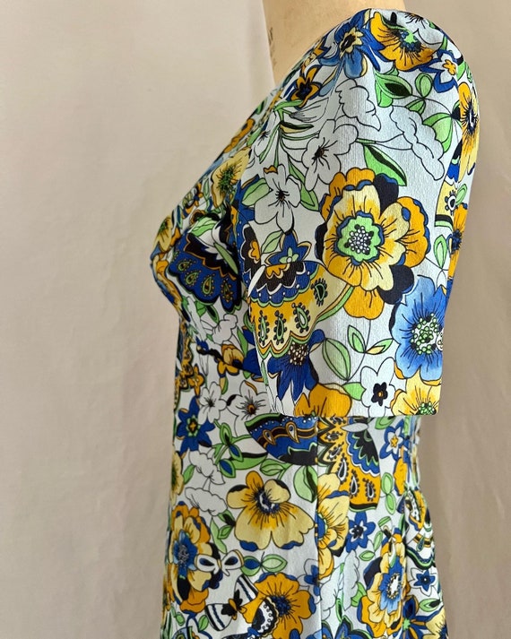 1960s/70s flower and butterfly print shift dress … - image 4