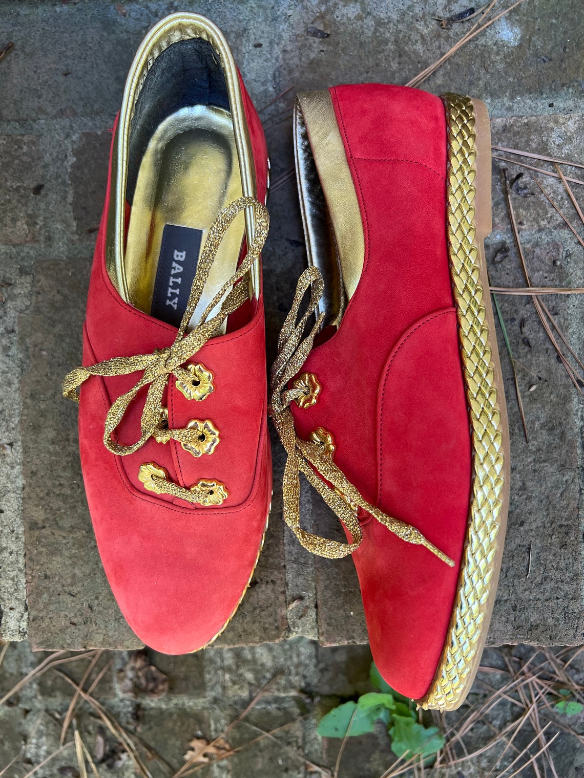 1980s vintage Bally red suede oxfords 7.5, foto 2 di 2
