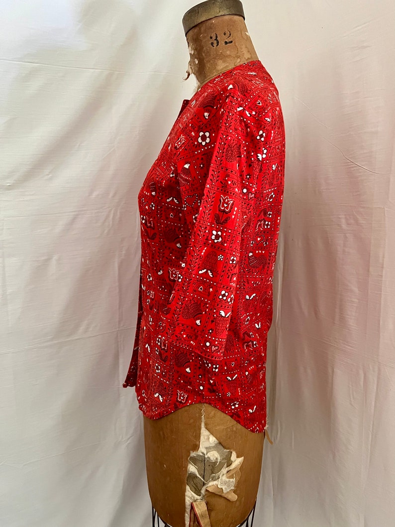 1950s red bandana cotton blouse Sz s image 4