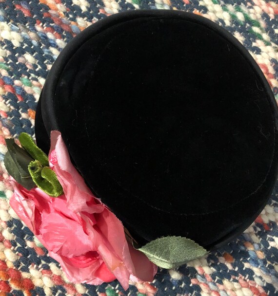 1950s vintage black velvet and satin flower pillb… - image 8