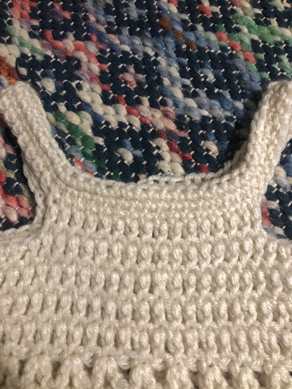 Vintage 1970s handmade cream knit toddler dress/t… - image 2