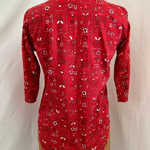 1950s red bandana cotton blouse Sz s image 5