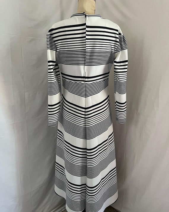 lovely graphic black & white vintage 1960s/70s ma… - image 3