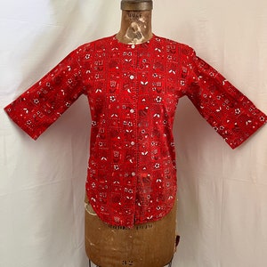 1950s red bandana cotton blouse Sz s image 3