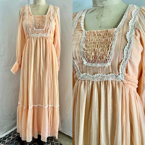 Absolutely stunning 1970s peach cotton and lace prairie maxi dress Sz s/m