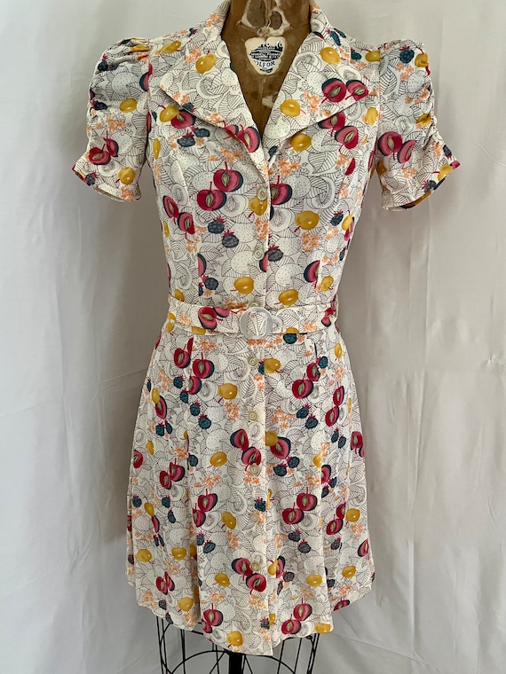 1970s does 40s novelty fruit print dress with mat… - image 1