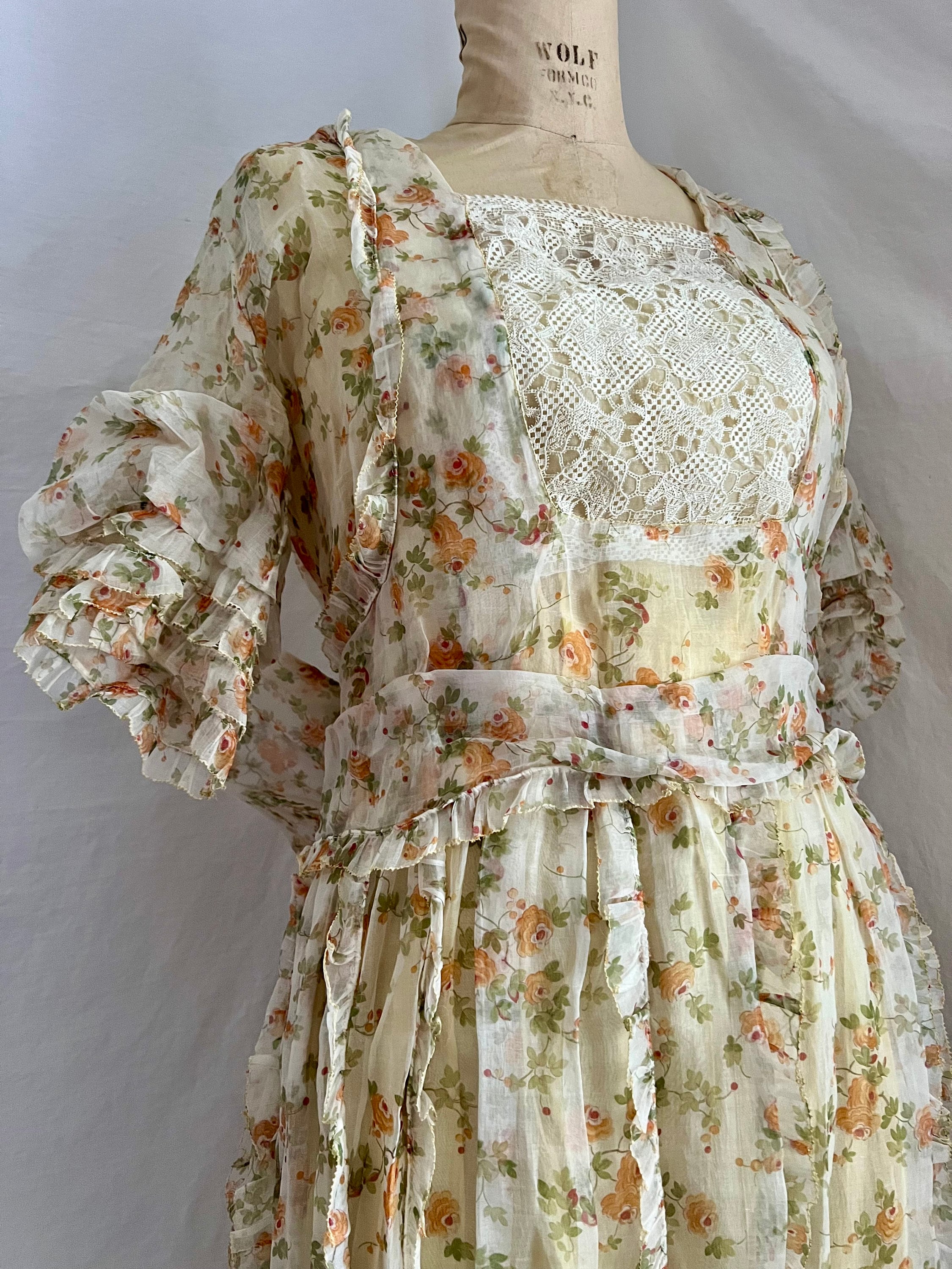 green emerald velvet dress Amazon.com: FCCAM Prairie Dress Women Floral Colonial Costume Women with  Pioneer Apron 1800s American Historical Dress L : Clothing, Shoes & Jewelry main image 1