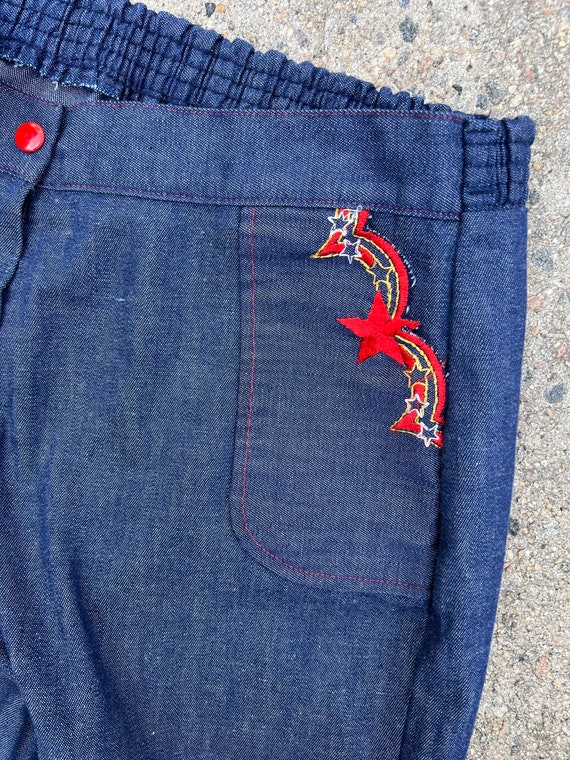 1970s dark wash embroidered star denim jeans  Sz M - image 2