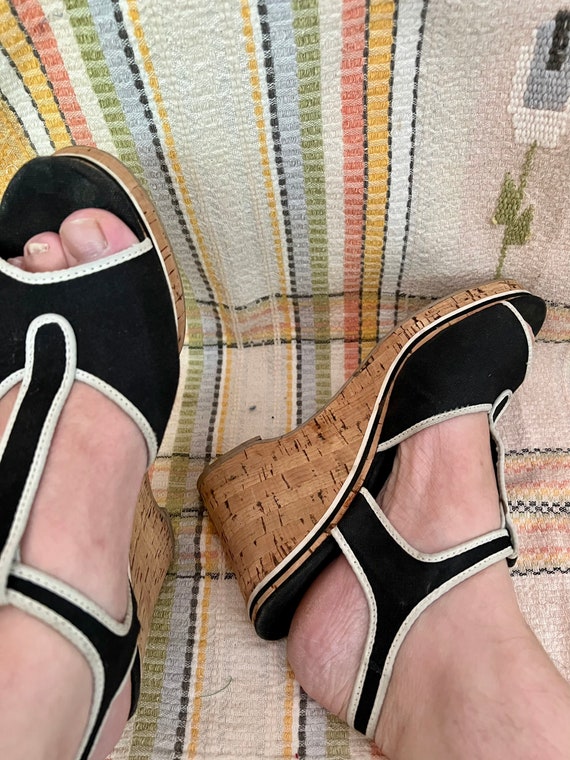 1970s black and white canvas wedge sandals Sz 39 - image 5