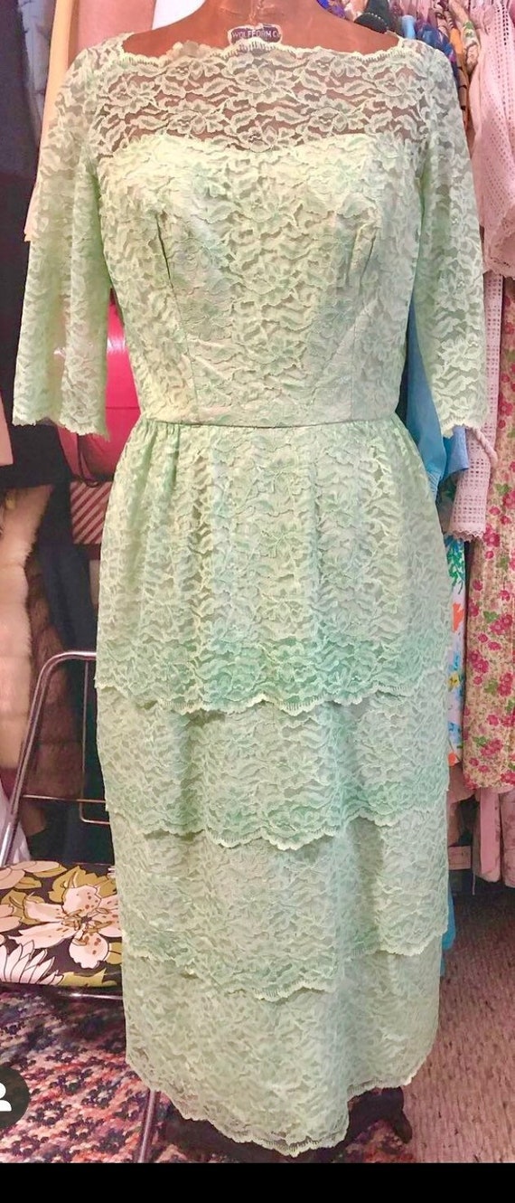 1950s mint/pistachio green lace wiggle dress Sz s/