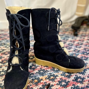 1970s vintage black suede lace up shearling boots Sz 7