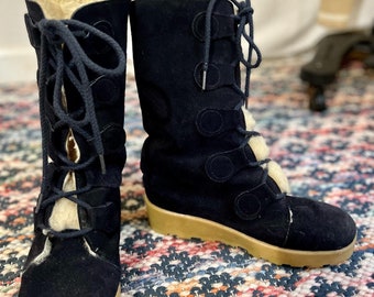 1970s vintage black suede lace up shearling boots Sz 7