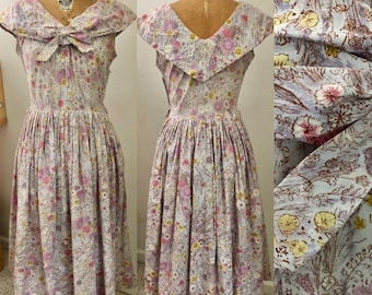 Blommig Liberty of London-klänning i bomull från 1940-/50-talet, storlek S