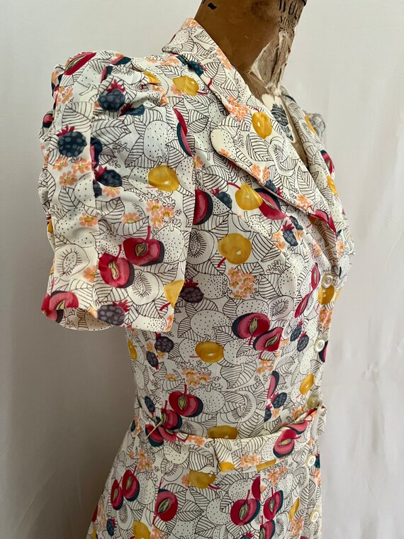 1970s does 40s novelty fruit print dress with mat… - image 6