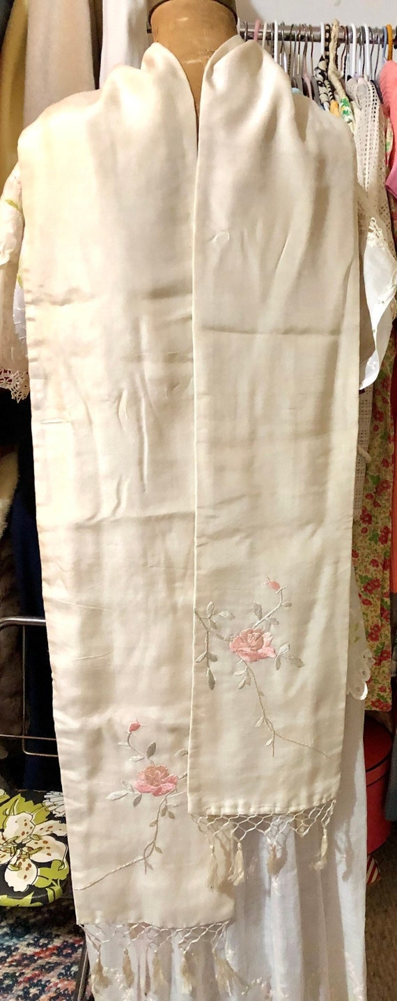 1920s antique long canton white and rose embroide… - image 1