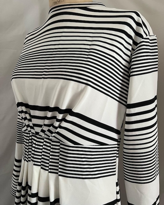 lovely graphic black & white vintage 1960s/70s max