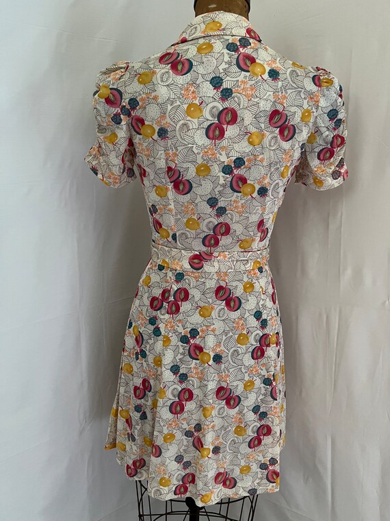 1970s does 40s novelty fruit print dress with mat… - image 8