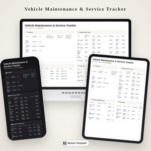 Op de afbeelding: Een digitaal sjabloon voor voertuigonderhoud en service-tracking weergegeven op een computermonitor, tablet en smartphone. De interface bevat tabellen voor voertuigen, onderhoudstaken, brandstoflogboeken en servicerecords met voorbeeldgegevens.