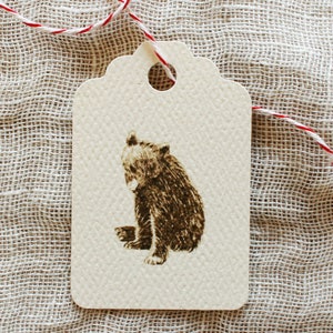 Juego de 24 etiquetas de regalo de papel con diseño de osos del bosque
