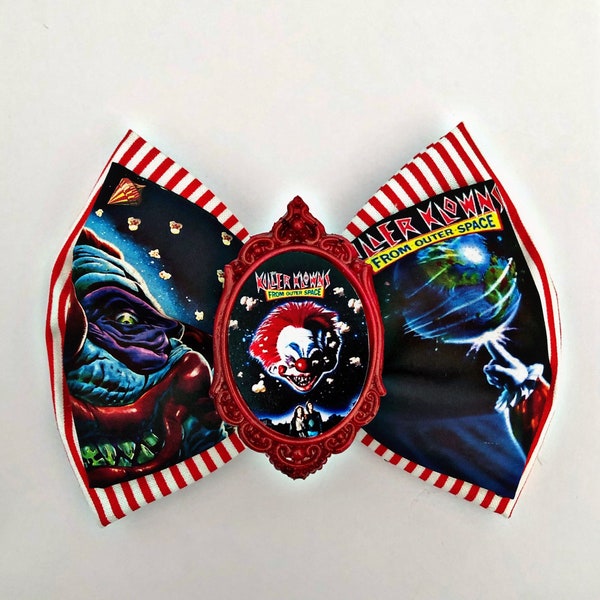 Klowns from outer space bow