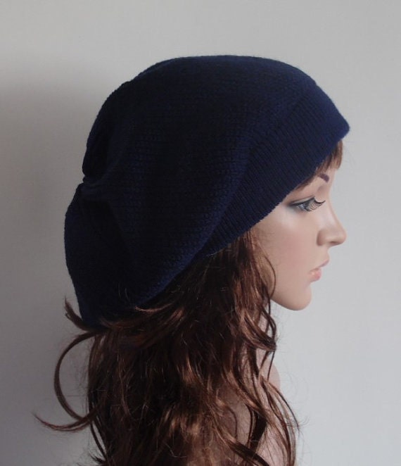 Navy knitted beret Clearance