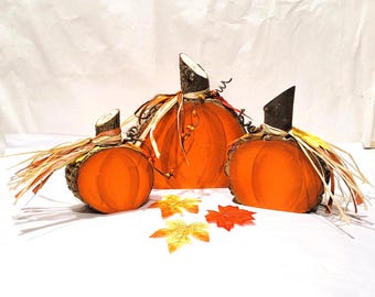 Log Slice Pumpkins, Live Bark Wooden Fall Decor