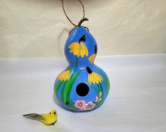 Hand-Painted Daisy Gourd Birdhouse: Summer Floral Decor