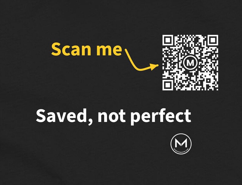 Camiseta escaneable / Guardada, no perfecta Camiseta de mujer / Escanea el código QR para un nuevo mensaje de ánimo diario / Regalo cristiano para ella, mamá o amiga de la iglesia imagen 2