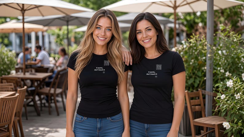 Scannable Shirt | It works, don't touch it Women's Tee | Funny Tech Gift for Her, Engineer or Coder Bild 4
