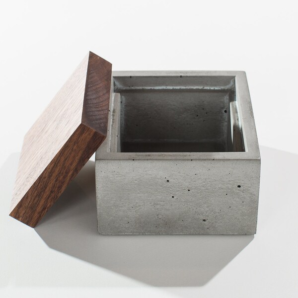 Custom box with hand engraving /Small Grey Concrete Box with Oak lid