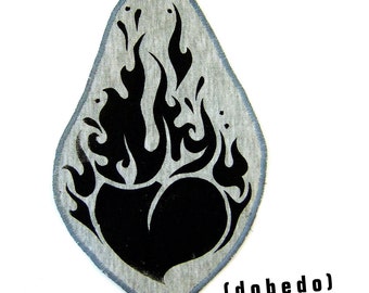 PATCH patch “brandend hart” zwart op grijze jersey