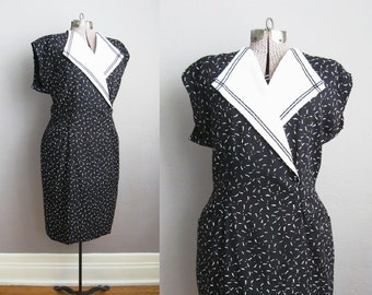 1980s Vintage Dress Sailor Collar Black White Dress 80s Secretary Short Sleeves / Large