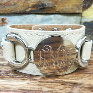 Silber Leder personalisierte Armband, Initiale, mit Monogramm, Geschenke für sie, Hochzeit, Geburtstag, Weihnachten, Jahrestag, Valentinstag