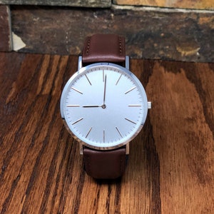Montre-bracelet pour homme gravée personnalisée, bracelet en cuir véritable, cadeaux pour homme, anniversaire, papa, grand-père, marié, cadeau de Noël, homme d'honneur