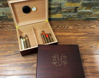 Personalized Cigar Humidor, Cedar Cigar Box, Mens Gift, Grandfather's Gift, Groomsmen, Fathers Day, Birthday- Wedding- Christmas