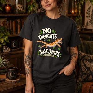 クレステッドゲッコーTシャツ 面白いゲッコーTシャツ 爬虫類飼育者へのギフト クレステッドゲッコー愛好家Tシャツ 考えずにジャンプするTシャツ