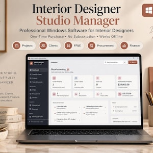 Könnte beinhalten: Ein Laptop mit dem Dashboard der Software Interior Designer Studio Manager. Der Bildschirm zeigt Projekt-, Kunden- und Finanzdaten. Der Text umfasst "Interior Designer Studio Manager", "Professional Windows Software" und "Design Manage Thrive."