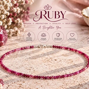 Peut inclure: Un collier délicat composé de petites perles de rubis facettées rose foncé avec un fermoir argenté. L'image contient le texte : RUBY, PASSION, PROTECTION, VITALITY, SELF LOVE, A Brighter You, NATURAL FACETED GEMSTONE, PASSION & ENERGY, PROTECTION & STRENGTH, SELF LOVE & CONFIDENCE, et Small Stone Big Energy.